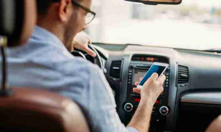 Multas por uso de celular em semáforos já são aplicadas por câmeras em Fortaleza